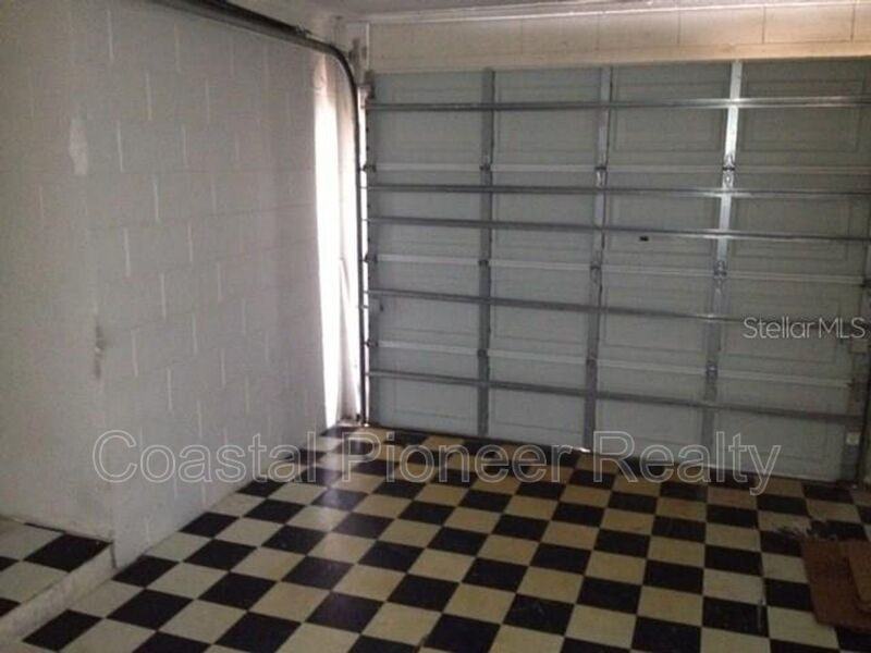 10202 Bonnie Bay Ct - Photo 6 of 17