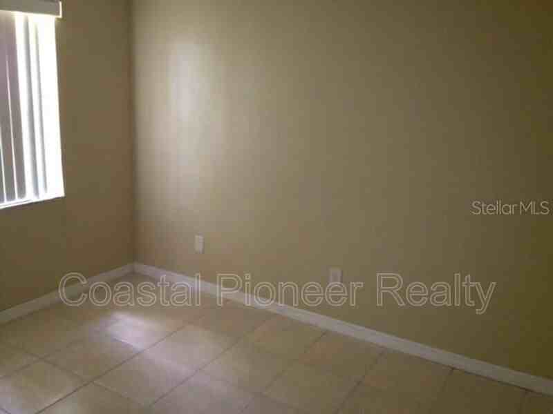 10202 Bonnie Bay Ct - Photo 7 of 17