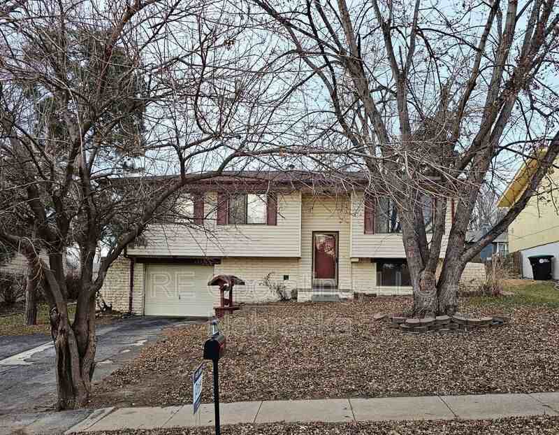 14028 Madison Cir - Photo 3 of 33