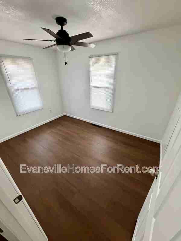 2148 Waggoner Ave - Photo 7 of 10