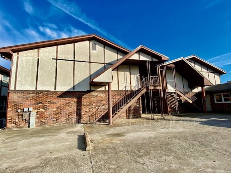 1010 Mary St - Photo 2 of 10