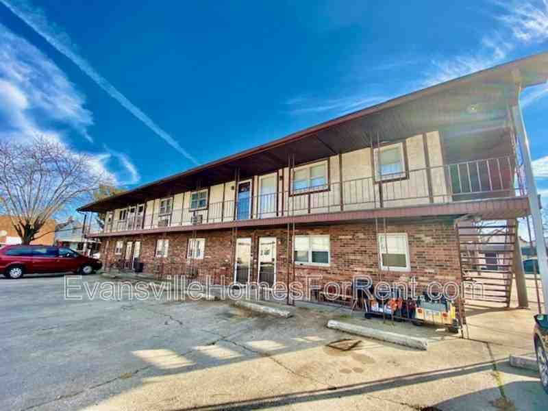 1010 Mary St - Photo 3 of 10