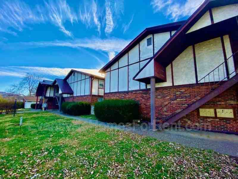 1010 Mary St - Photo 4 of 10