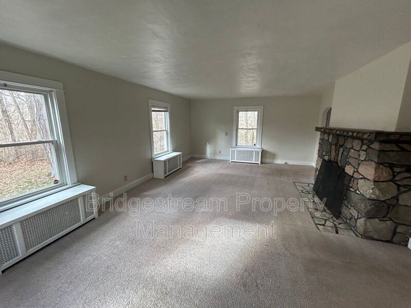 7155 Meeker Rd - Photo 3 of 15