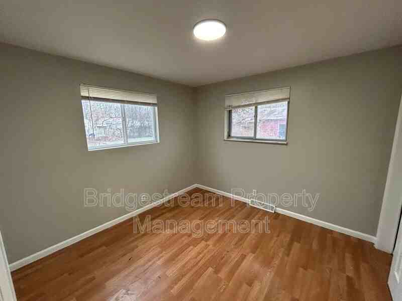 4633 Blueberry Ave - Photo 3 of 10