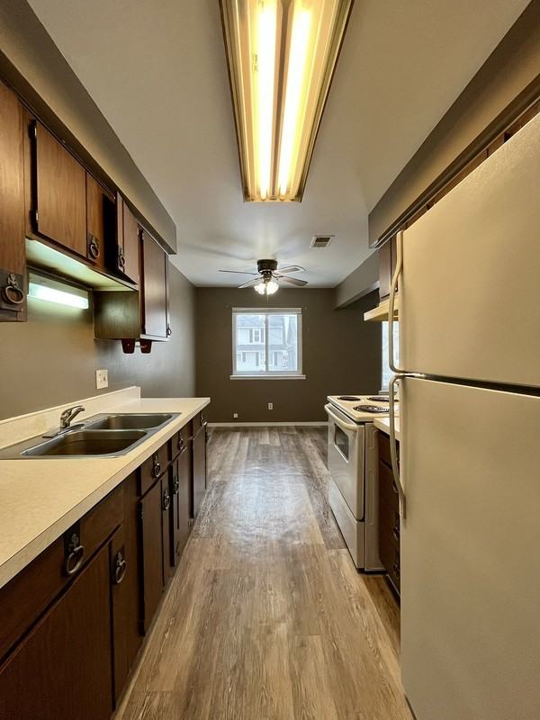 939 James St #8 - Photo 4 of 12