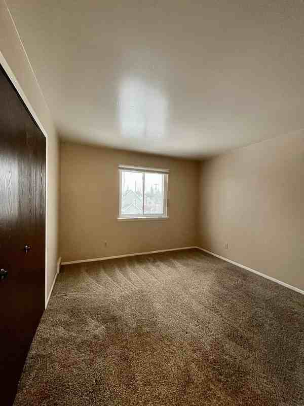 939 James St #12 - Photo 4 of 12