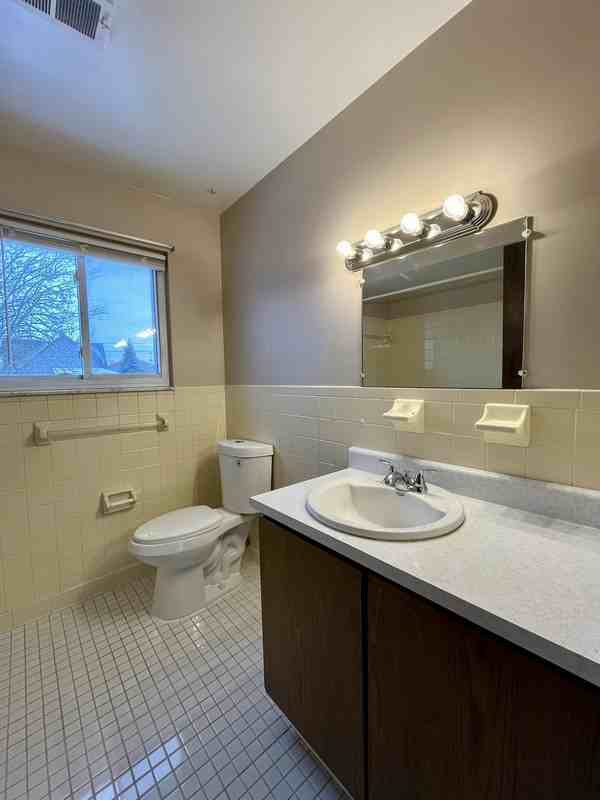 939 James St #12 - Photo 6 of 12