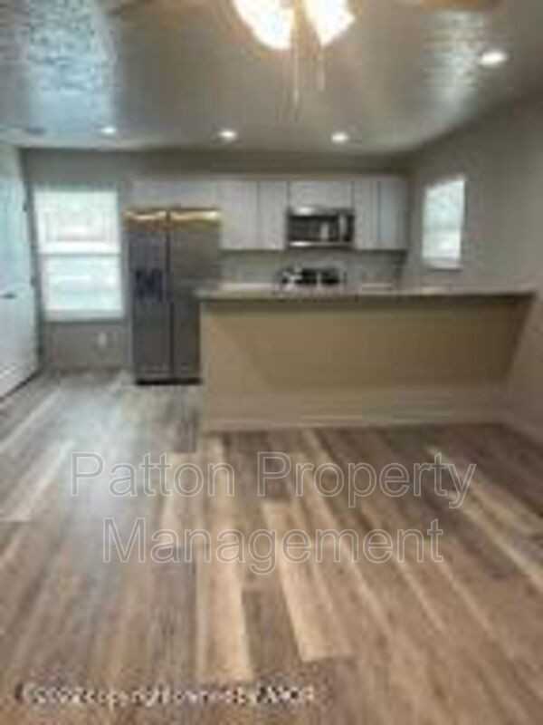 102 8th St #C - Photo 6 of 22