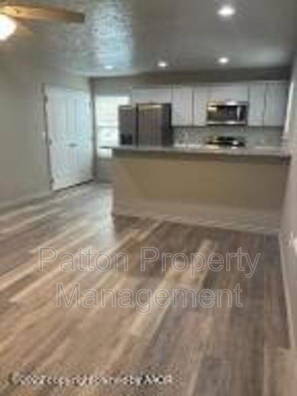 102 8th St #C - Photo 7 of 22