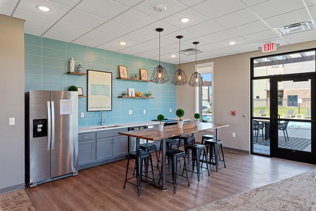 Silverthorne Flats - Photo 6 of 50