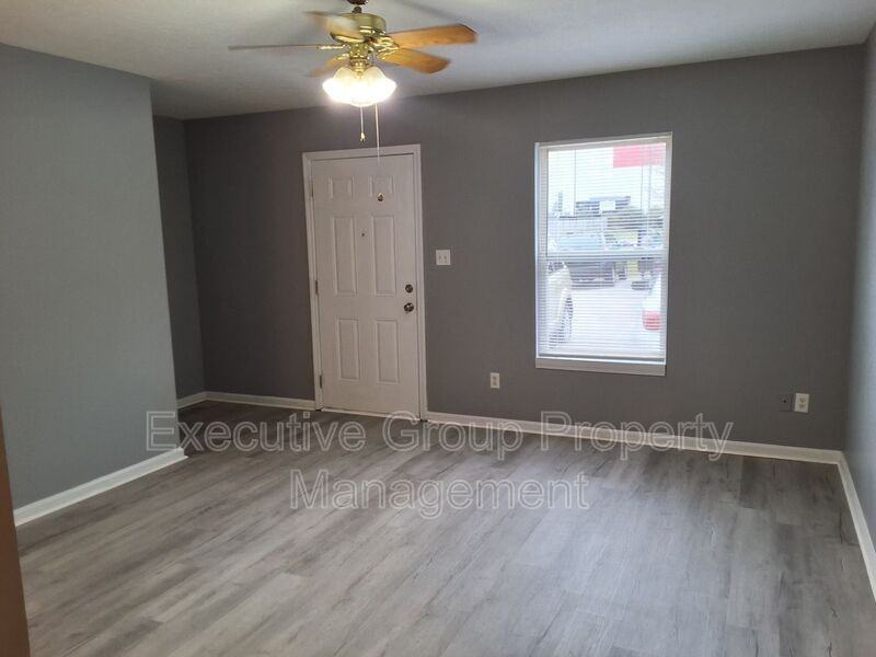 1115 - Photo 4 of 18