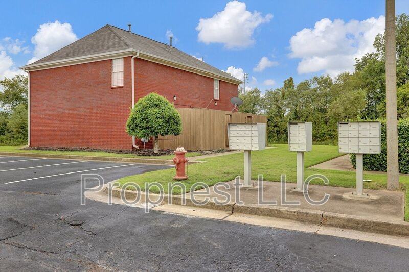 840 Barrington Woods Cv - Photo 3 of 30