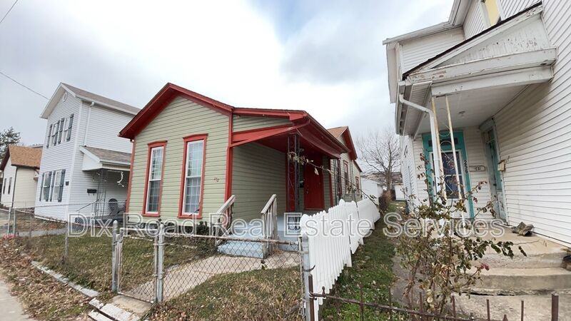 252 Mcclure St - Photo 3 of 28