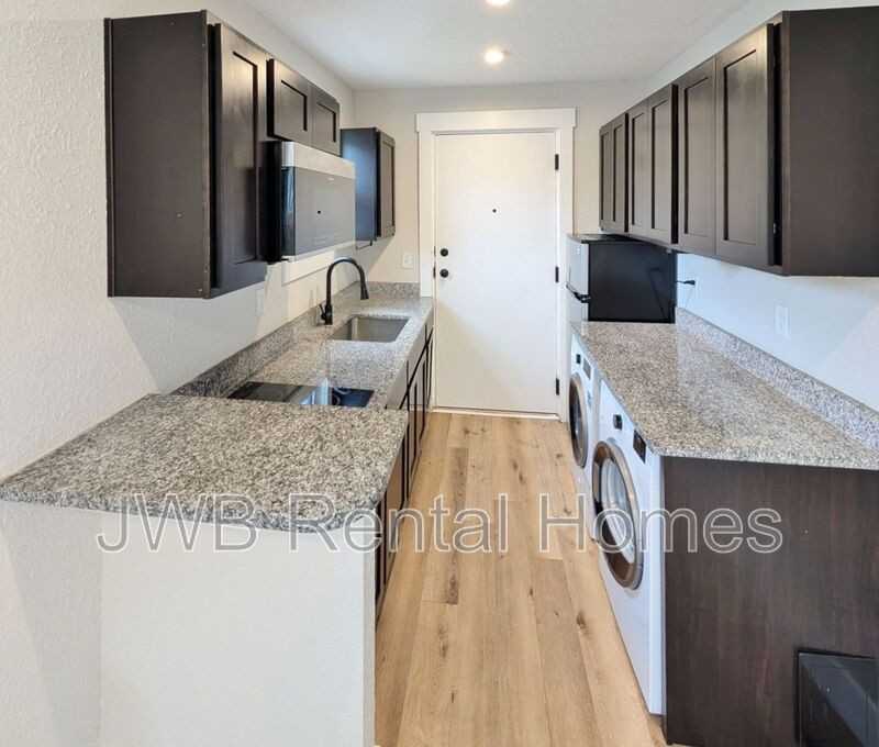 412 E Ashley St #204 - Photo 6 of 10