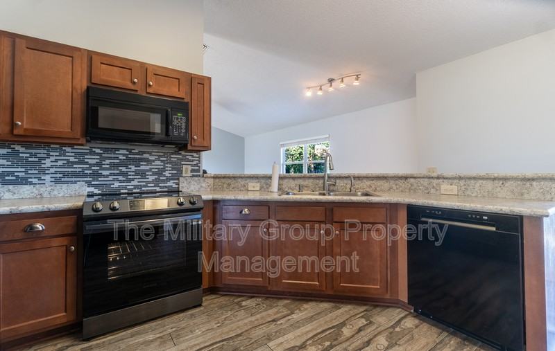 341 Dijon Dr S - Photo 3 of 33