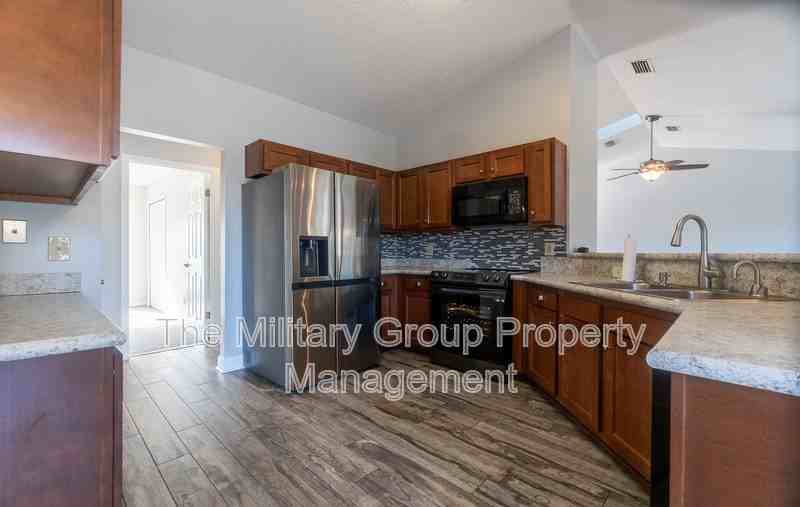 341 Dijon Dr S - Photo 4 of 33