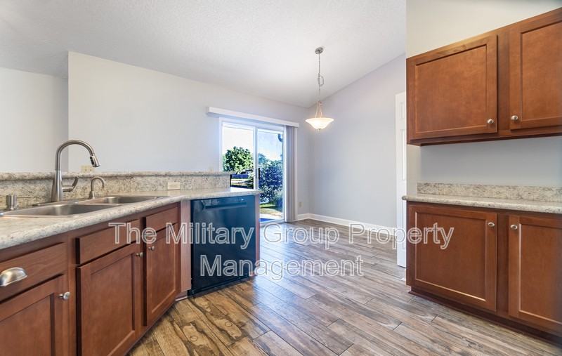 341 Dijon Dr S - Photo 5 of 33