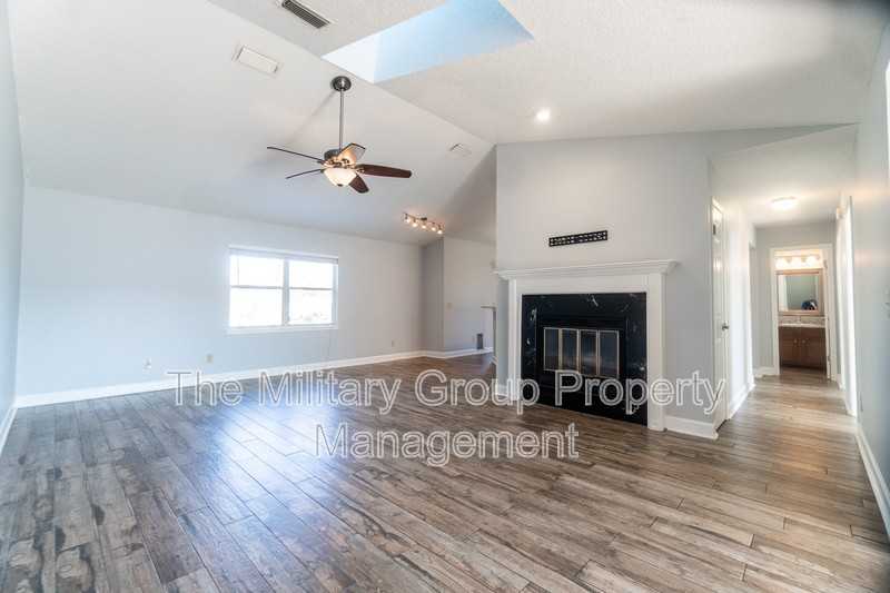 341 Dijon Dr S - Photo 7 of 33