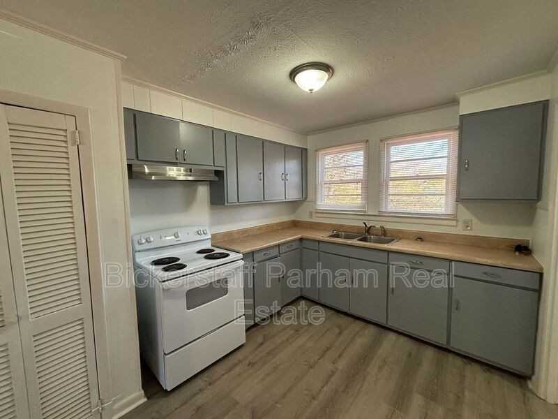 231 17th Ave S - Photo 2 of 13