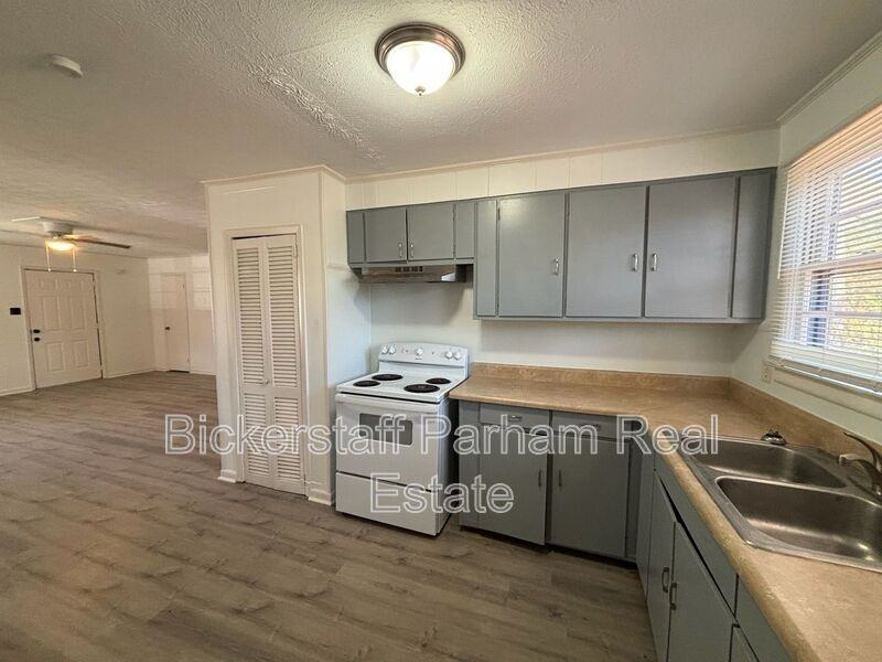 231 17th Ave S - Photo 3 of 13