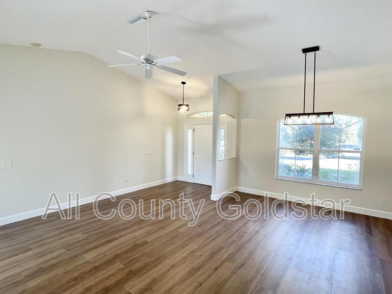 2485 Traverse Ave - Photo 2 of 24