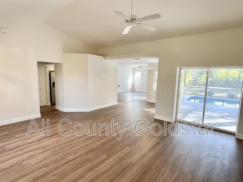 2485 Traverse Ave - Photo 3 of 24