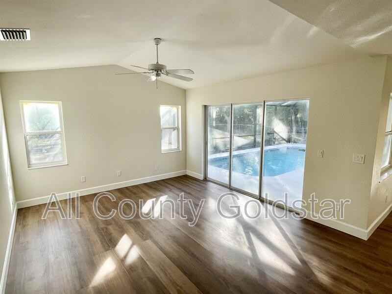 2485 Traverse Ave - Photo 7 of 24