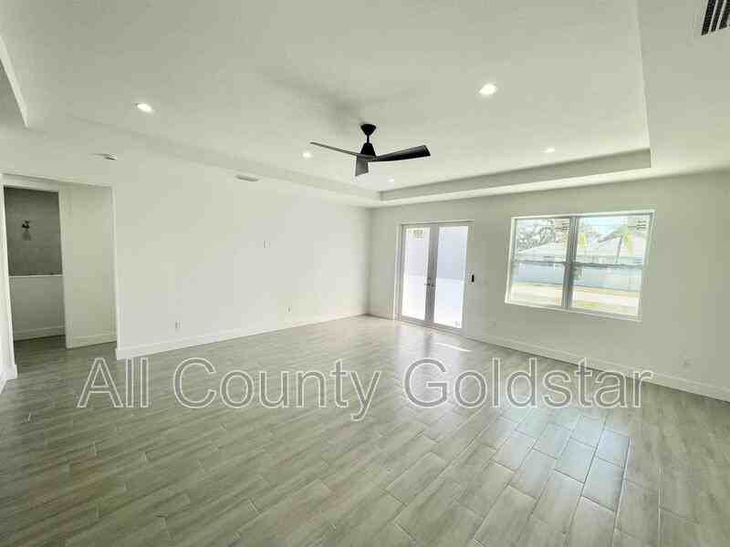 4661 Fairlane Dr - Photo 4 of 23