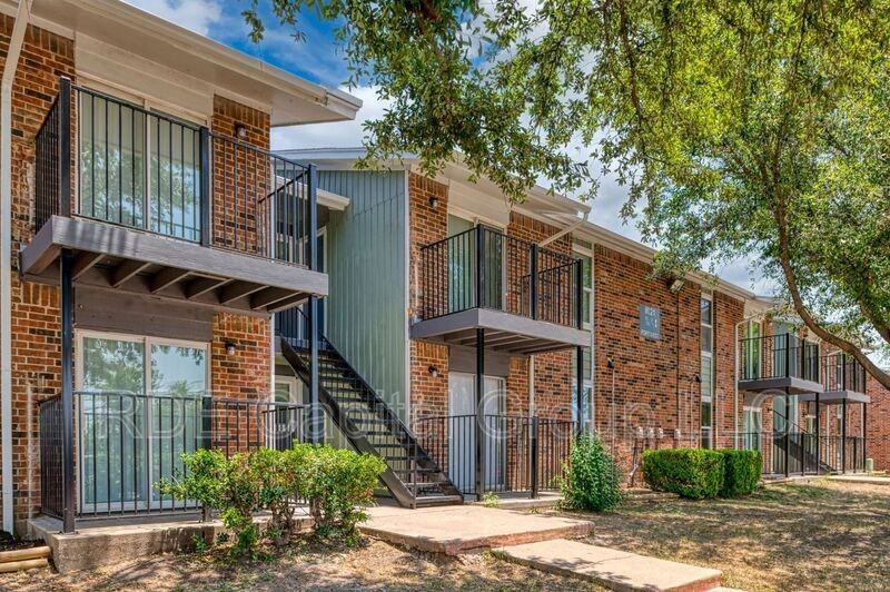 8009 W Elizabeth Ln #107 - Photo 5 of 22