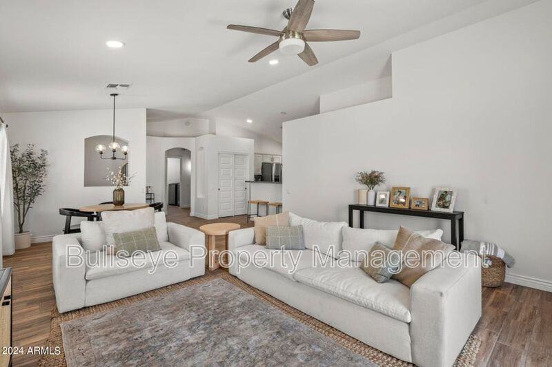 3402 E Menadota Dr - Photo 4 of 17