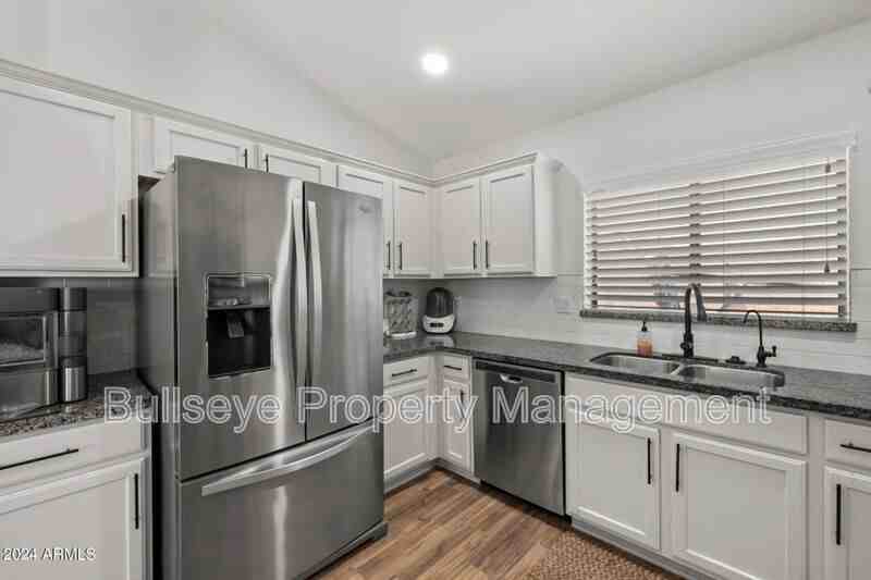 3402 E Menadota Dr - Photo 7 of 17