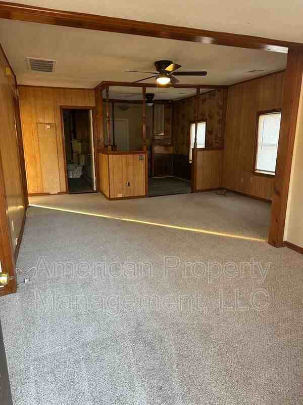 1928 N Columbia Pl - Photo 2 of 21