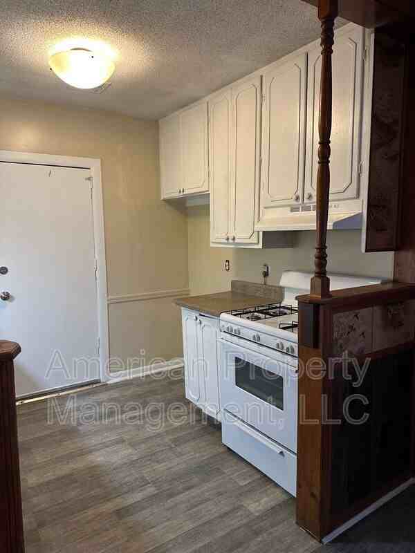 1928 N Columbia Pl - Photo 5 of 21