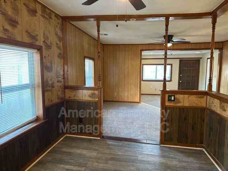 1928 N Columbia Pl - Photo 7 of 21