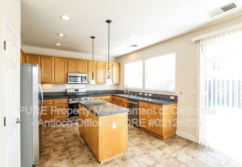 5208 Rainwood Way - Photo 7 of 20