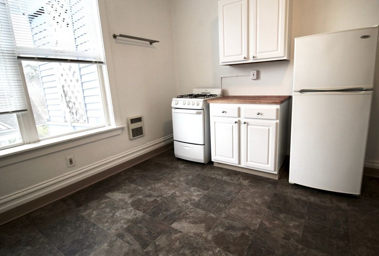 Camdon - 1 Bedroom - Central District - Vintage Charm - Photo 6 of 20