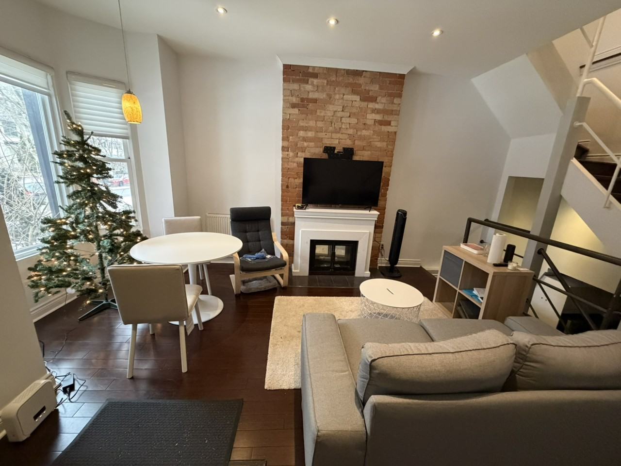 626 Huron St - Photo 2 of 10