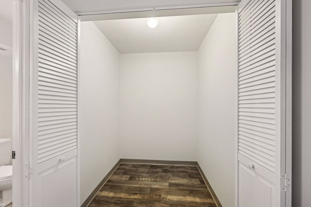 Thornton Place Apartments - Photo 5 of 13