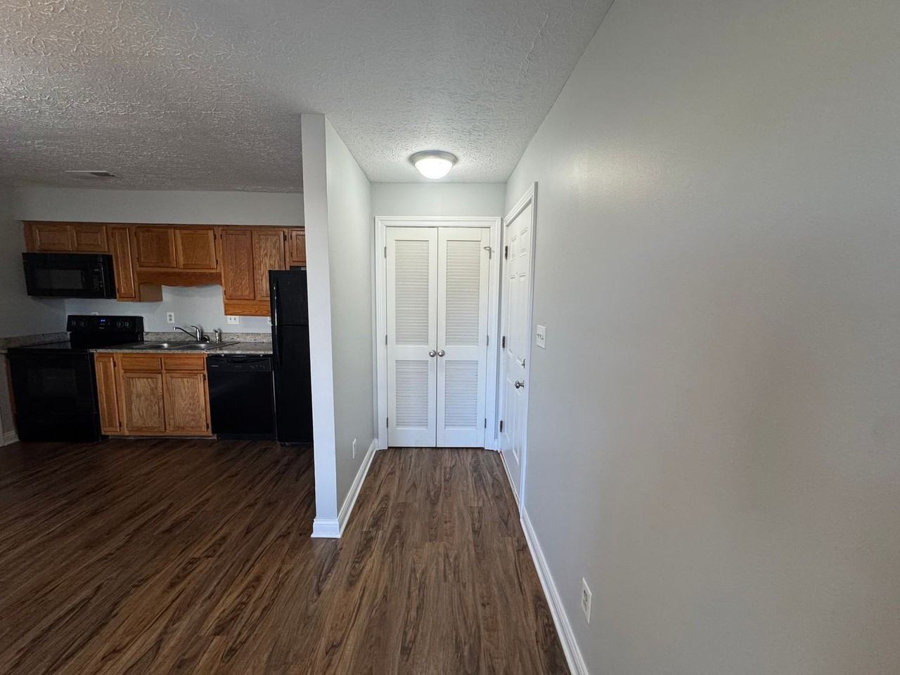 Westen Apartments - Photo 3 of 33