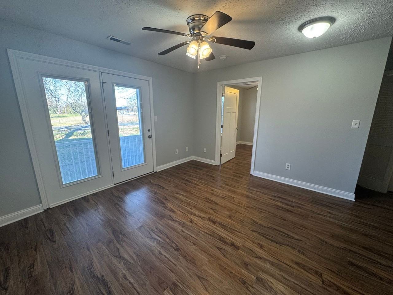 Westen Apartments - Photo 6 of 33