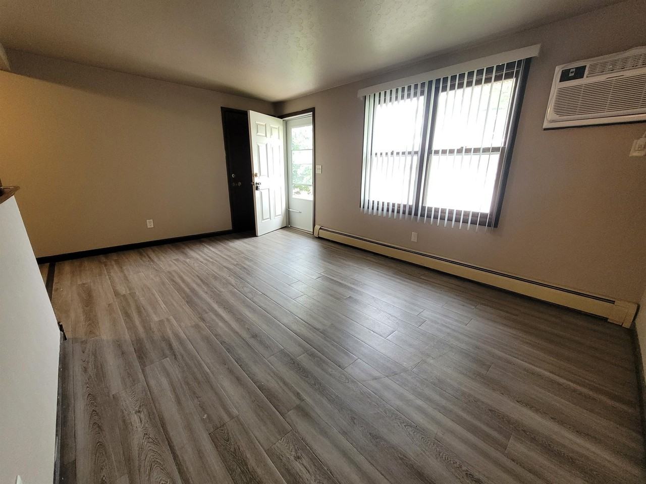 523 Spinnaker Lane - Photo 3 of 7