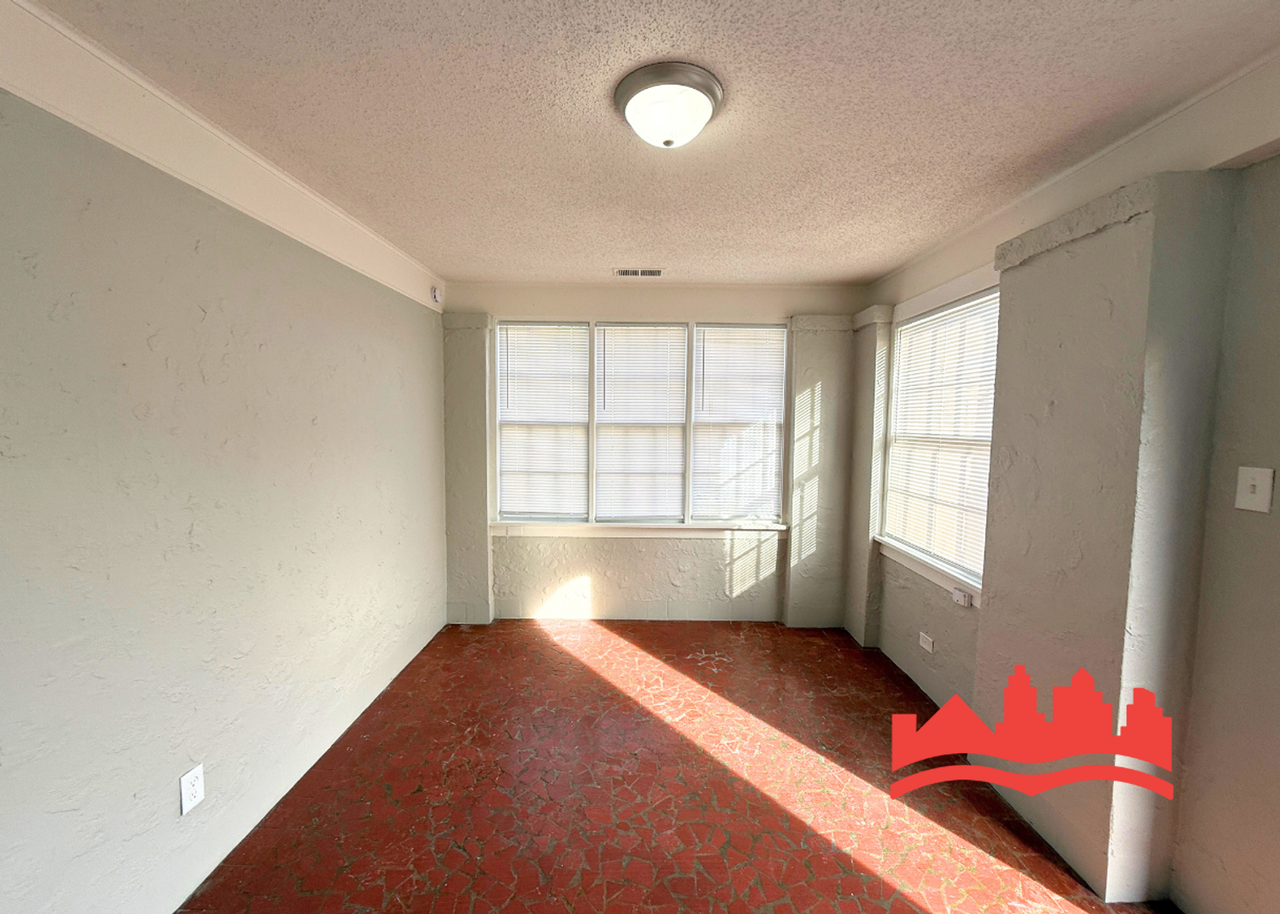 2244 Cypress Cir - Photo 4 of 20