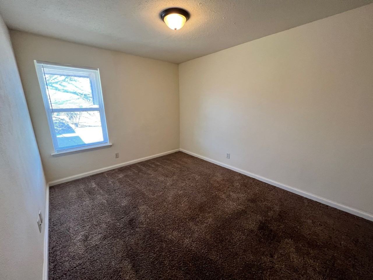 Renaissance Park Apartments - Photo 6 of 27