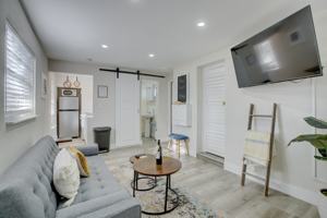 featured image of 2113 Ne 9th Ave