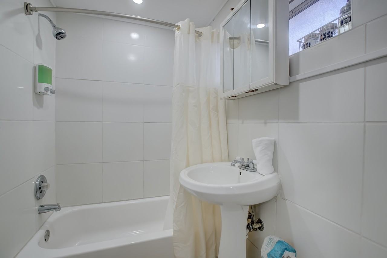 2113 NE 9th Ave - Photo 7 of 16