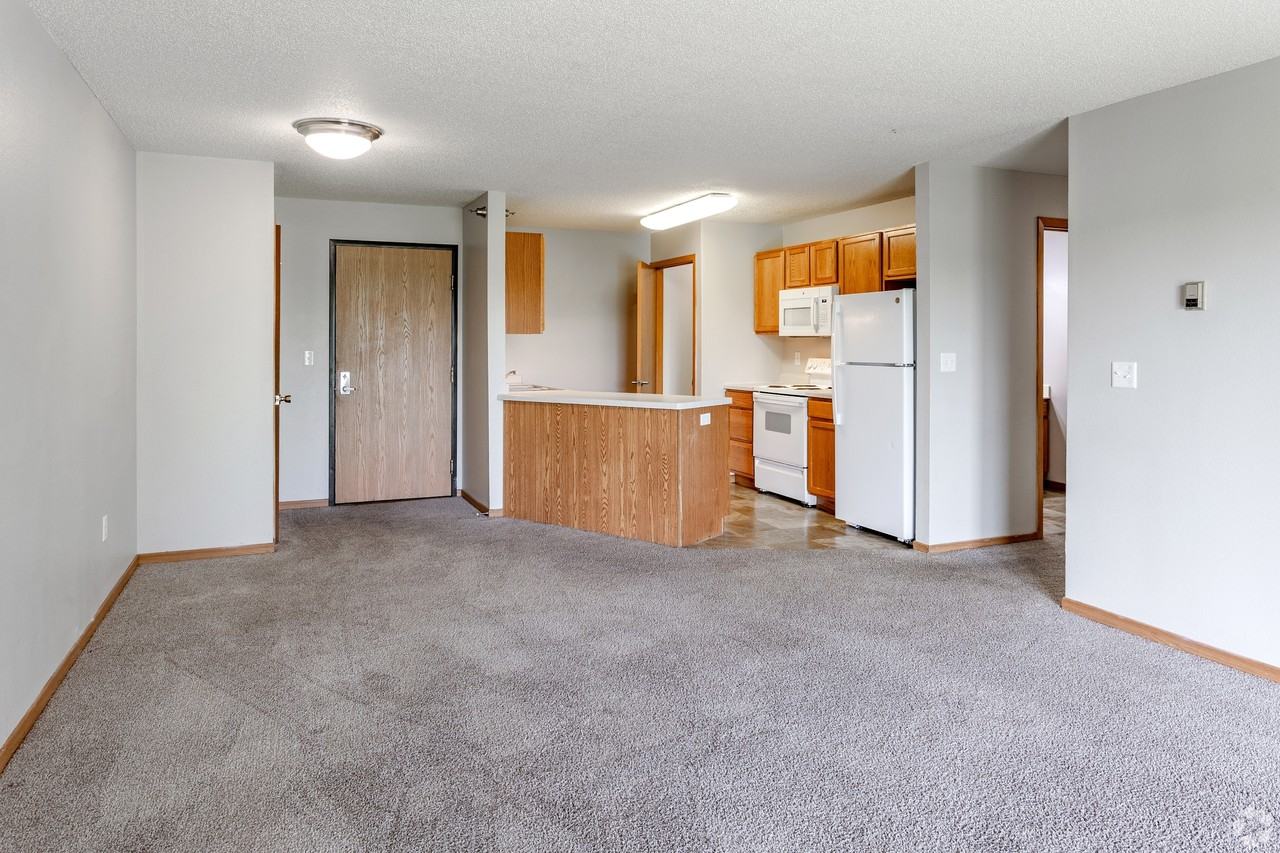 Essex Park Market - 911 - Photo 2 of 50