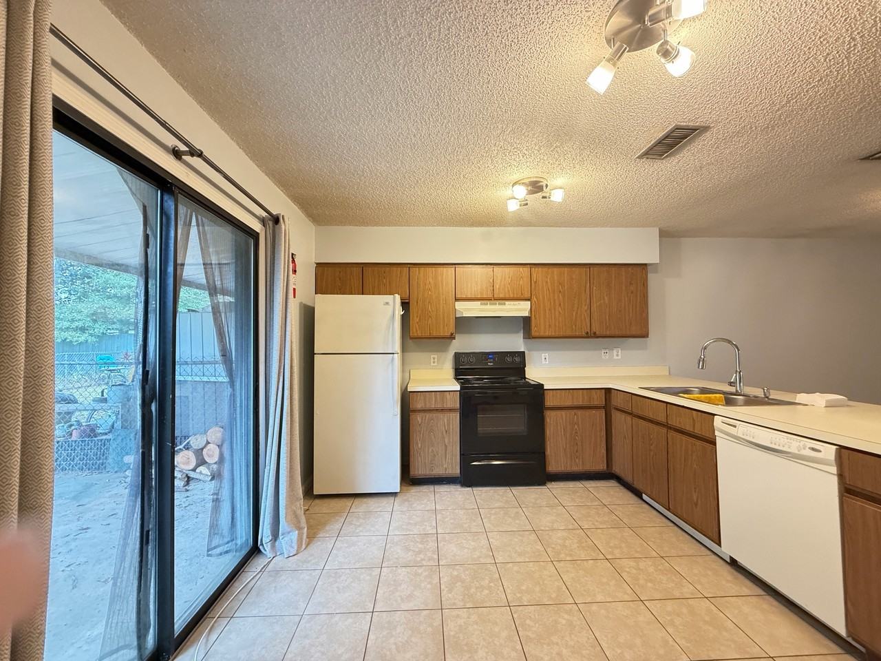 5201 Denaud Court - Photo 5 of 10