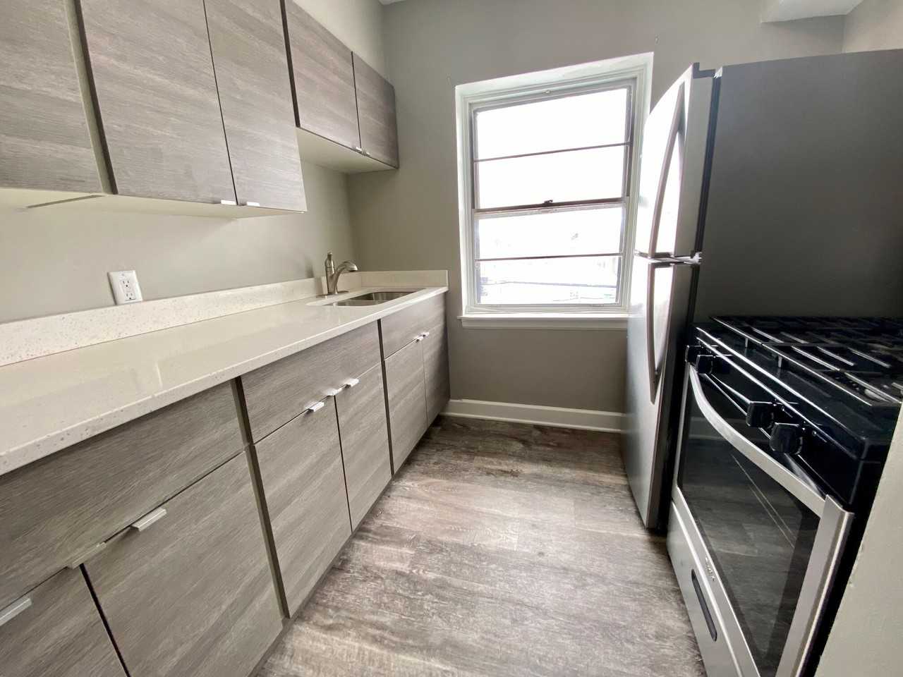 324 8th St - Photo 5 of 20