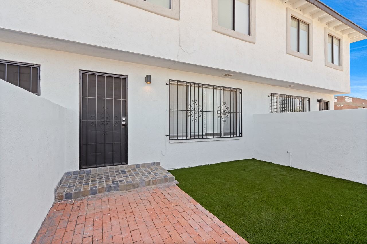 1621 // 2304 North 10th Avenue - Photo 2 of 12